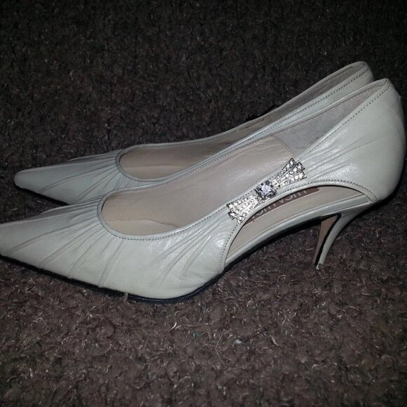 LUCA LUCA Italy-Beige Pleated Leather w/Jeweled Bow-GORGEOUS! SZ 37-Near Mint - Picture 2 of 7